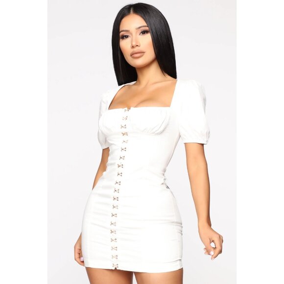 Fashion Nova NWT White Corset Dress With Gold Hook & Eye Detail Size S - Picture 8 of 9
